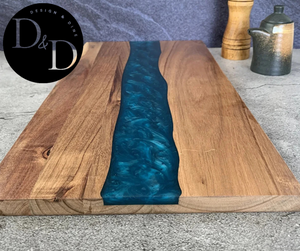 Tabela de madeira e resina artesanal