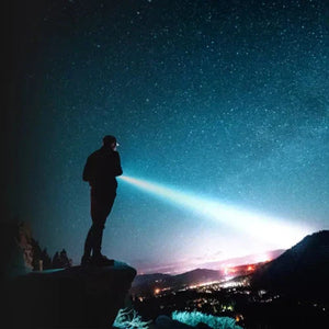 LaserMax Flash – Lanterna táctica recarregável de 10 000 lúmenes