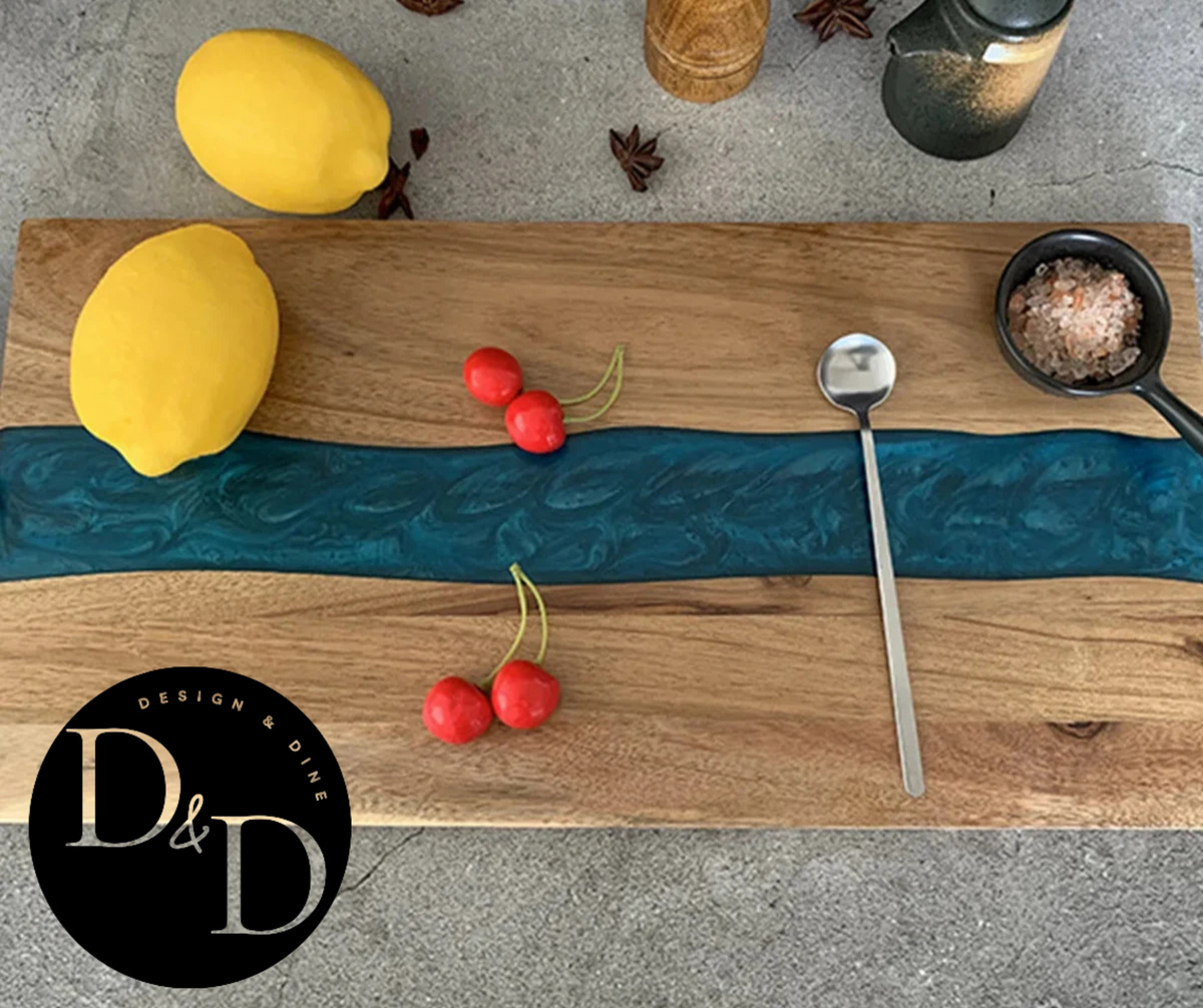 Tabela de madeira e resina artesanal